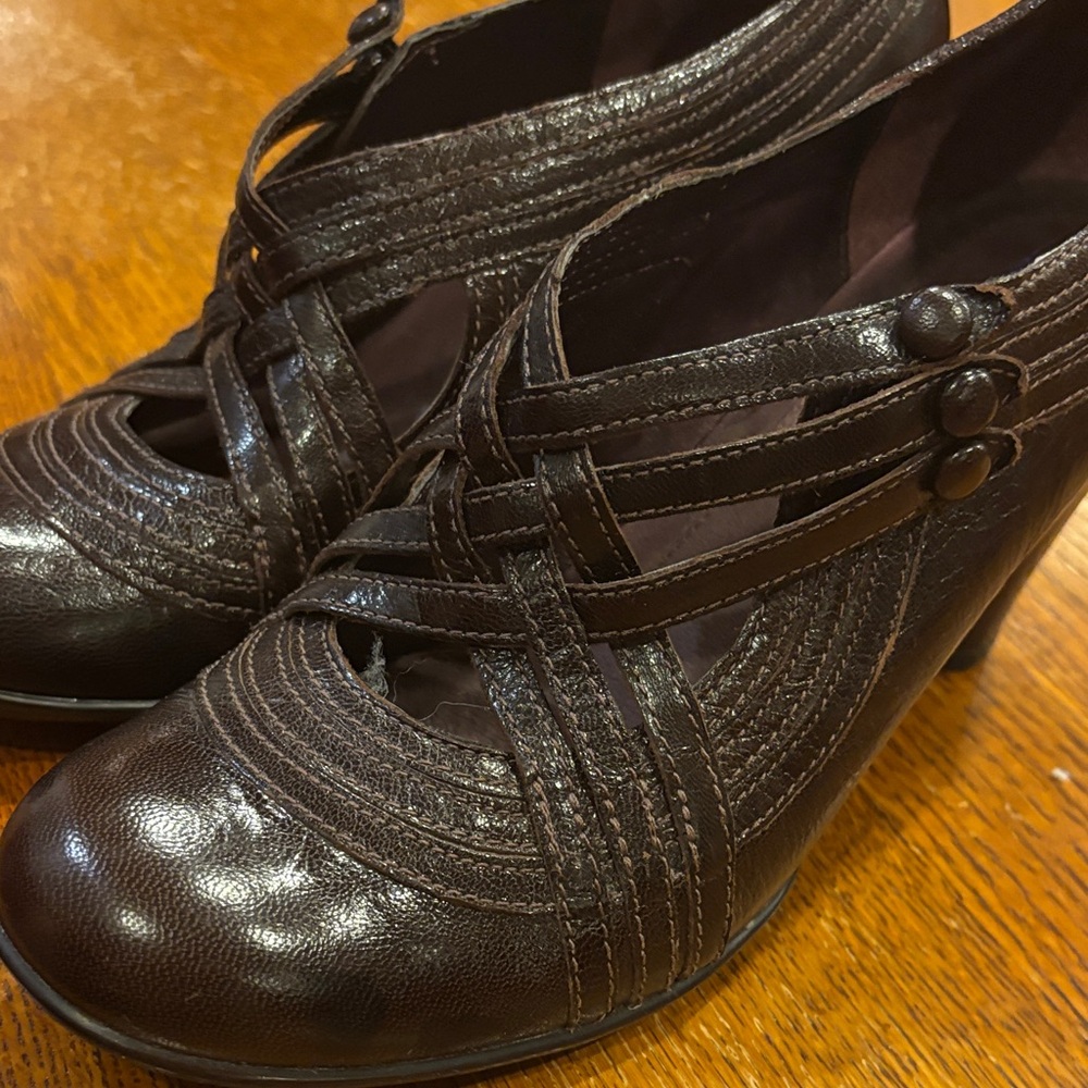 Clarks Women's Dark Brown Heels - Picture 9 of 15